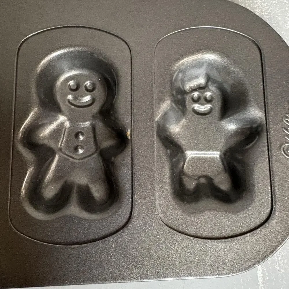 Wilton Gingerbread Man Cookie Pan 6-Cavity Nonstick Holiday Baking Mold